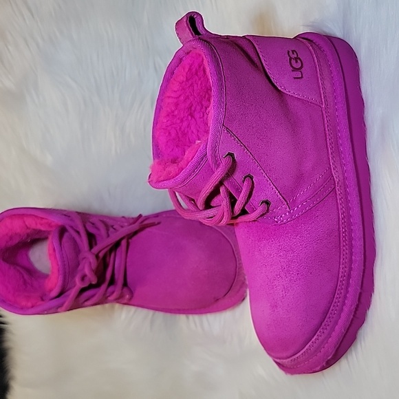 UGG® Neumel II Chukka Boot - Little Kid / Big Kid - Rock Rose Size 3 Authentic - Picture 4 of 13